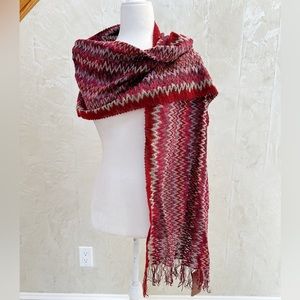 NWT Missoni Scarf Classic Chevron Pattern in Shades of Red and Light Purple